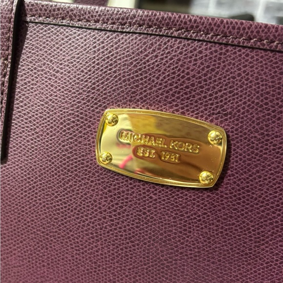 Michael Kors Tote -Wine Color 🍷 - Picture 3 of 4